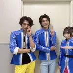 【画像】女性声優さん、舞台で共演したイケメンたちと写真を撮りまくってしまう…