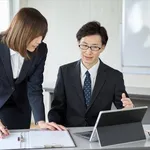 【悲報】上司さん「新人マジ使えねー教えなきゃ何にも出来ないゴミ」ｗｗｗｗｗｗｗｗｗｗ
