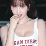 【朗報】TWICE・モモさん(30)、またしてもエチエチボデーを披露wwwwwwwwww