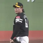 SB上茶谷(29) 1.95 7勝0敗 60回 奪三振率8.10 被打率.223 WHIP1.07 QS100% HQS%50%