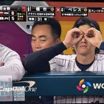 【悲報】大谷翔平「あいつ(井端)マジで笑わなくね?」wwwwww