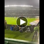 【動画】サッカー選手さん、ゴール直後にピッチ脇へ消えてしまうwwwwwwwwww