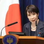 【悲報】高市早苗首相、公用車を3000万の新車に買い換えタバコを吸いまくっていた