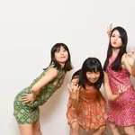 【悲報】4人組女性ロックバンドさん、客席にギターを投げて観客を7針縫わせる・・・・・・・・・