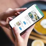 【悲報】飲食店でスマホ操作しながら飯食ってる奴いるじゃんｗｗｗｗｗｗｗｗｗｗ
