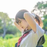 【画像】こういう薄いお腹を晒してる女の子