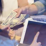 【悲報】未だに「現金払いのみ」の店さん、“拒否感”を持たれてしまう・・・・・・・・・