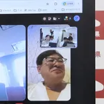 【悲報】バスローブ姿で喫煙しながら報道対応した秋田県幹部職員、懲戒処分