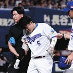 死球の中日・村松開人は右肩甲骨骨折　井上監督「陥没しているような形」　復帰は最短で2週間…逆転CSへ痛い離脱