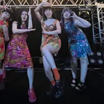  【動画】 ギターを客席に投げて揉めてるガールズバンドさん、投げ方が完全に殺し技ｗｗｗｗｗｗ