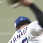 【悲報】 柳裕也、マウンドでストレッチ