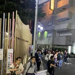 【悲報】路上売春婦さんたち、見世物になってしまう・・・・・・・・・