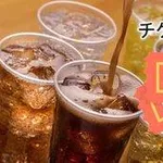【悲報】ライブハウスさん「チケット代とは別にドリンク代500円いただきます」・・・・・・・・・