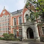 【悲報】慶応大学4年の新沢かれん容疑者（22）、詐欺と窃盗で逮捕・・・・・・・・・
