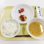 【悲報】札幌市「無償化された給食で出せるのはこれだけや。すまんな」・・・・・・・・・