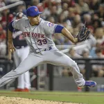 エドウィン・ディアス(メ)(2025) 66.1回 14失点 防御率1.63 28S 6勝3敗 98奪三振