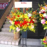 【悲報】麻辣湯屋さん、開店祝いの花に鳩山由紀夫元首相や羽生結弦さんの名前を無断使用→謝罪＆臨時休業・・・・・・・・・