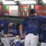 金丸、両リーグ最速10敗回避! 労いの壁ドンタイムきたああああwwww