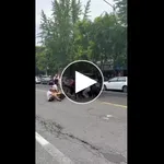 【衝撃】陰茎丸出しで車の下敷きになってた女さん、まさかの生還wwwwwwwwww