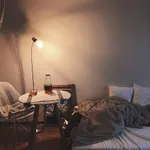 【悲報】孤独部屋おじさん「さてーと仕事おわったし孤独部屋に帰るか」←職場と暗い部屋を往復するだけの人生・・・・・・・・・