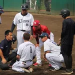 栗山巧、頭部死球で途中交代 引退試合4日前にアクシデント…