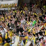 【悲報】阪神ファン、一般人にビールぶちまけるシーンを撮影されSNSで無事炎上ｗｗｗｗｗｗｗｗ