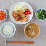 【悲報】X民さん、食事するタトゥー男性さんを冷笑開始ｗｗｗｗｗｗｗｗｗｗ