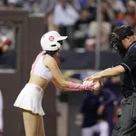【画像】セクシーすぎる台湾のボールガールｗｗｗｗｗｗ