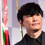 【悲報】電子タバコ派のサカナクション山口一郎さん「紙タバコってすごい臭いのに喫煙所では一緒に閉じ込められる」・・・・・・・・・