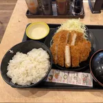 【悲報】今時の30代、ロースカツ2枚を食べ切れない画像