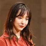 【悲報】板野友美さんの脱衣所撮影騒動、ホテル側回答で“一般常識”のズレが浮上・・・・・・・・・