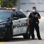 【悲報】アメリカ警察さん、もう滅茶苦茶な射撃で車椅子の万引き犯を射殺・・・・・・・・・