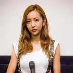 【困惑】板野友美さん「娘はインター通い」「お手伝いさんは海外の方」発言が物議・・・・・・・・・